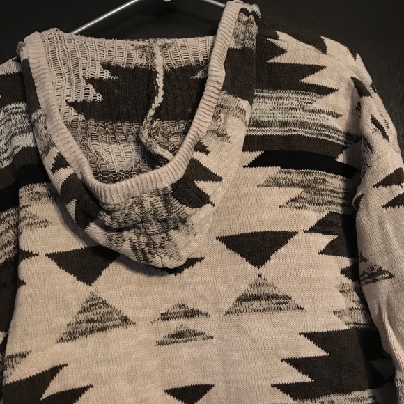 patterned American Eagle sweatshirt - Picture 4 of 7